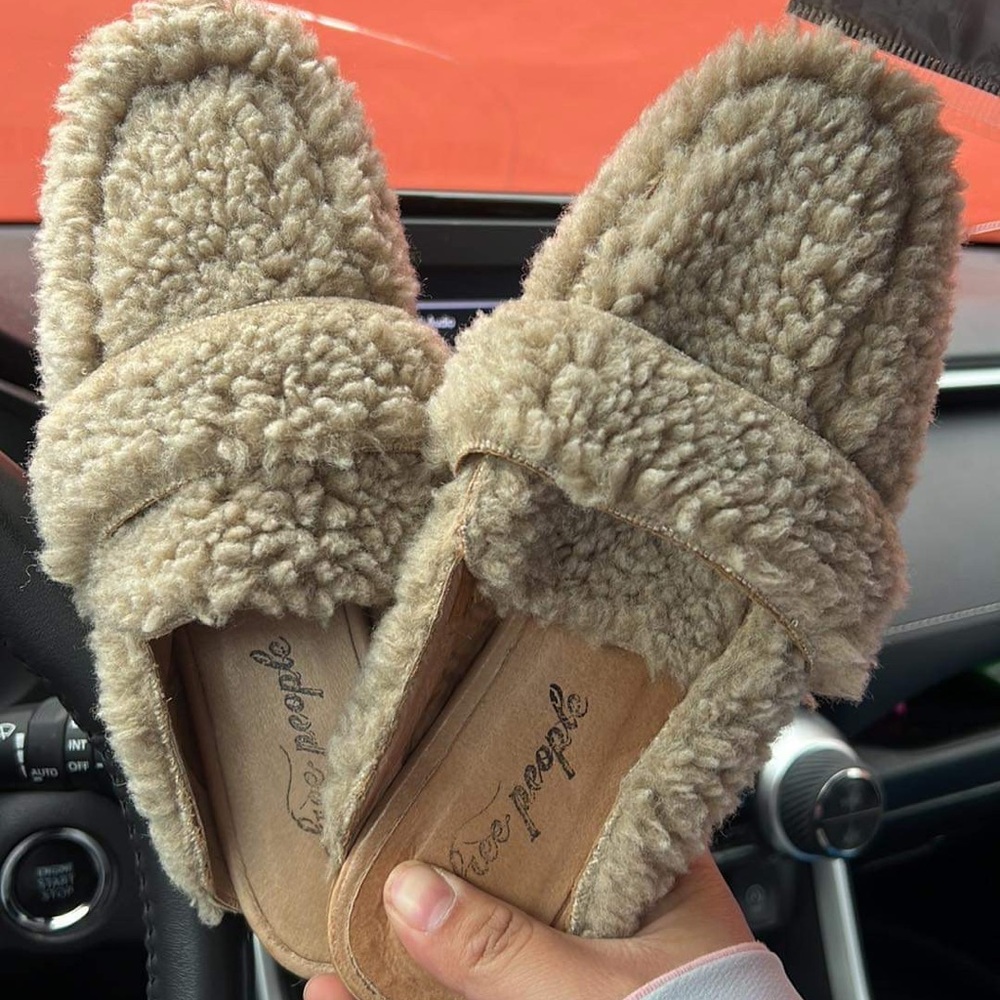 Free People Women's Tan Fuzzy Slippers